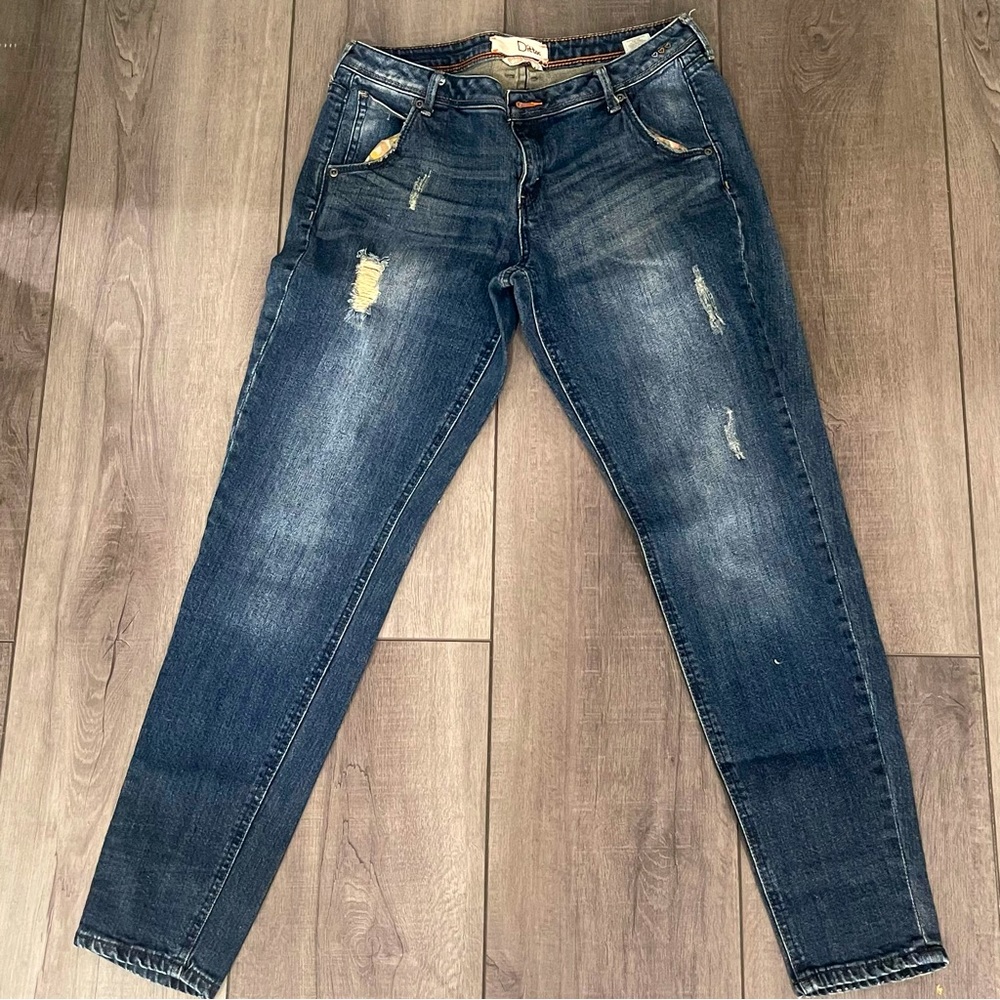 Distressed cropped boyfriend jeans